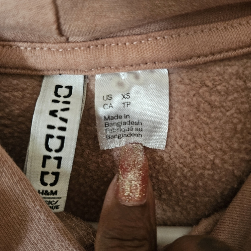 H&M Women's Pink Hoodie with Heart Detail - Picture 5 of 5